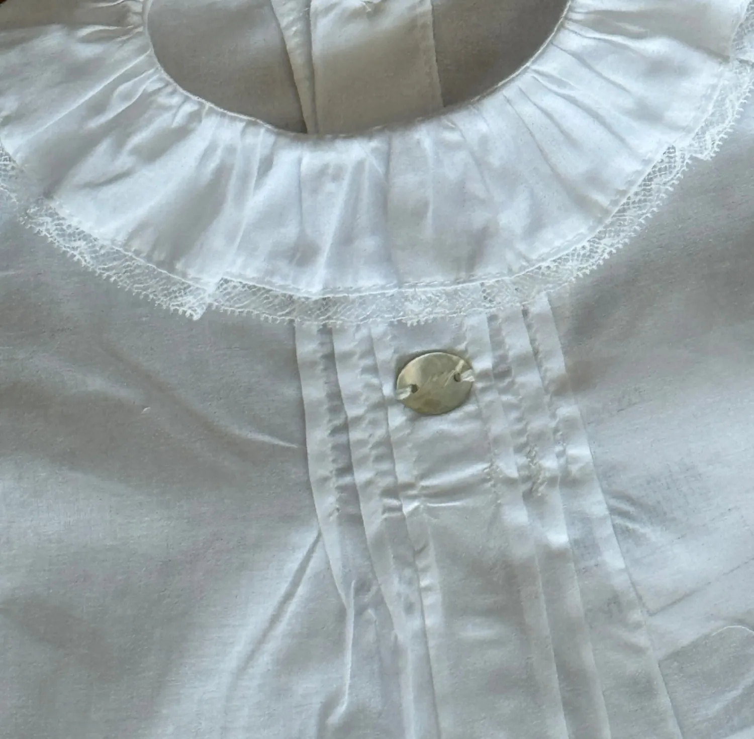 Baby blouse in two colors. Lin Collection