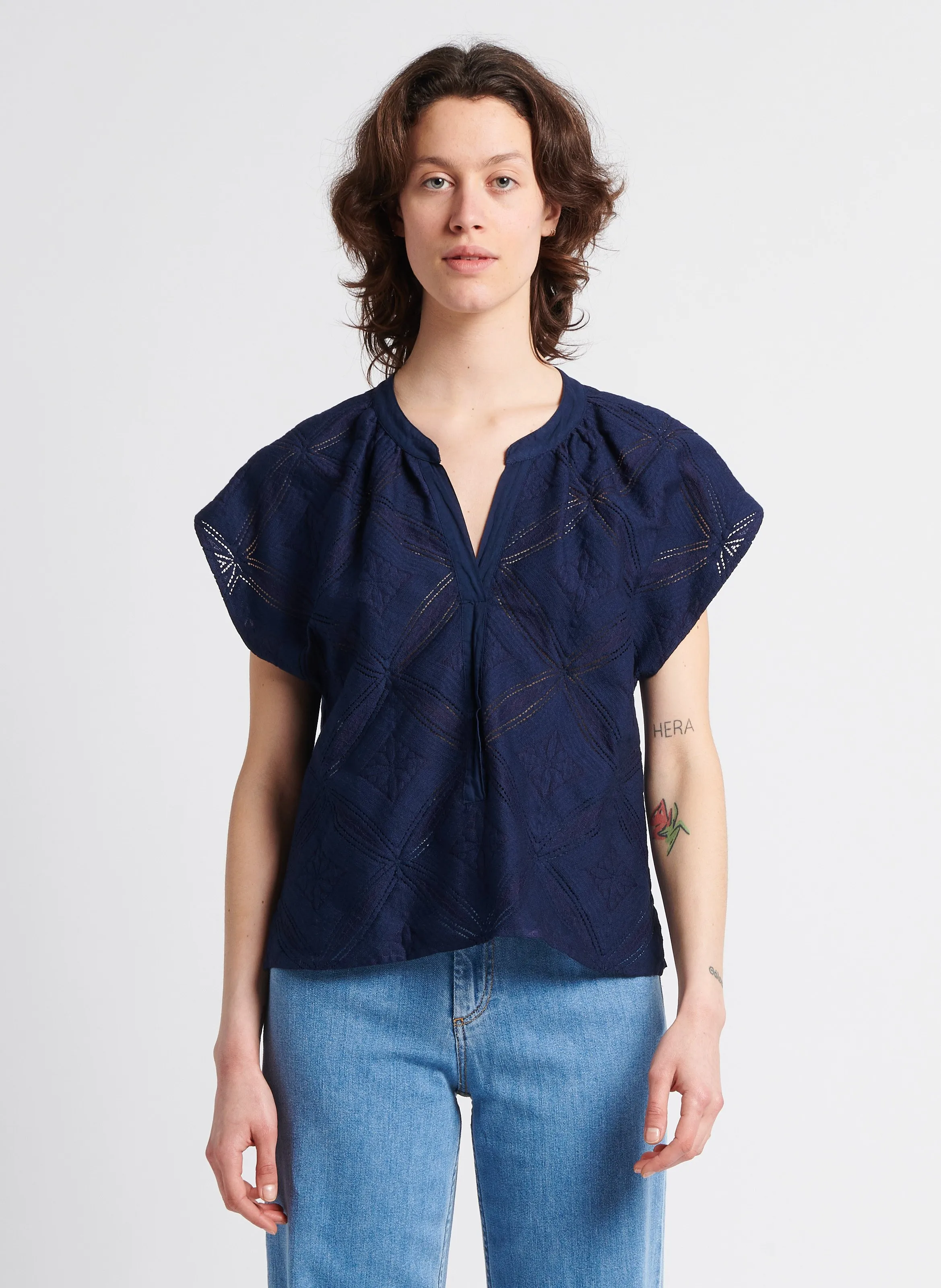 HUMILITY Top holgado de algodón con cuello tunecino en azul